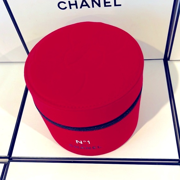 CHANEL N°1 DE CHANEL RED Makeup Case - Picture 3 of 8